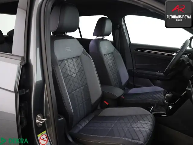 Volkswagen T-Roc view 10