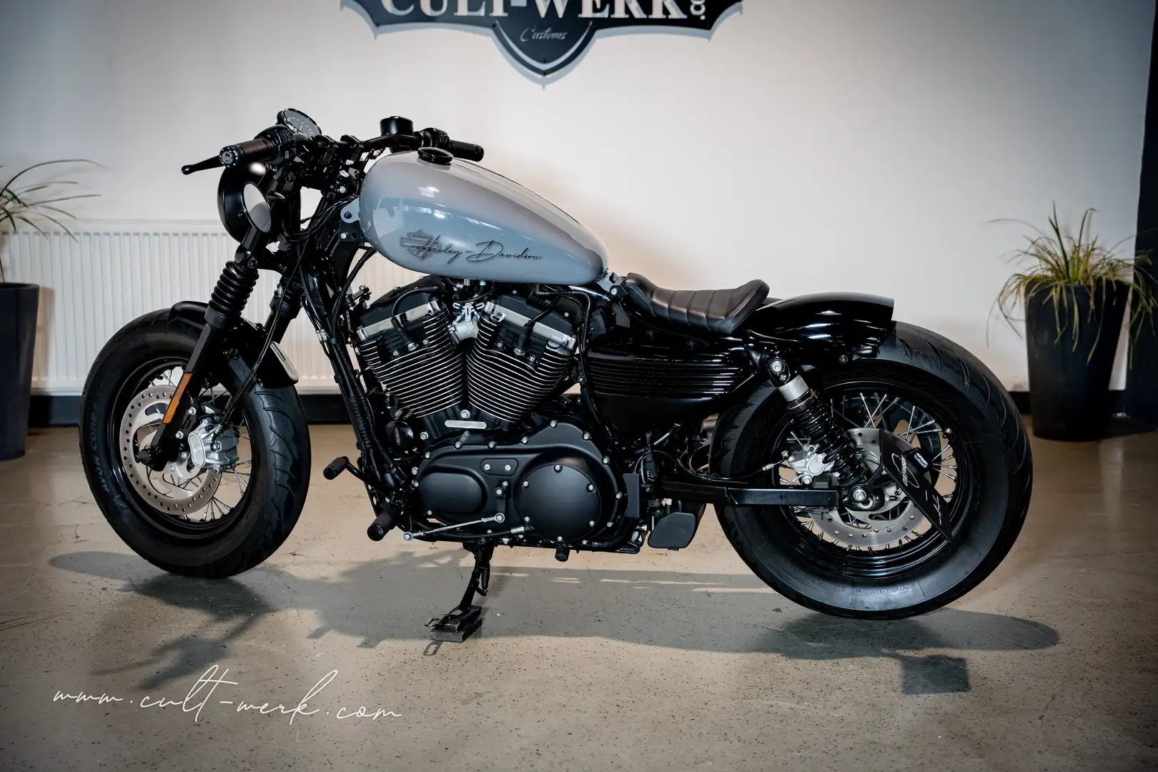 Harley-Davidson Sportster 1200 CUSTOM "NARDO GREY" MOTOR NEU!!! 48 Šedá - 2