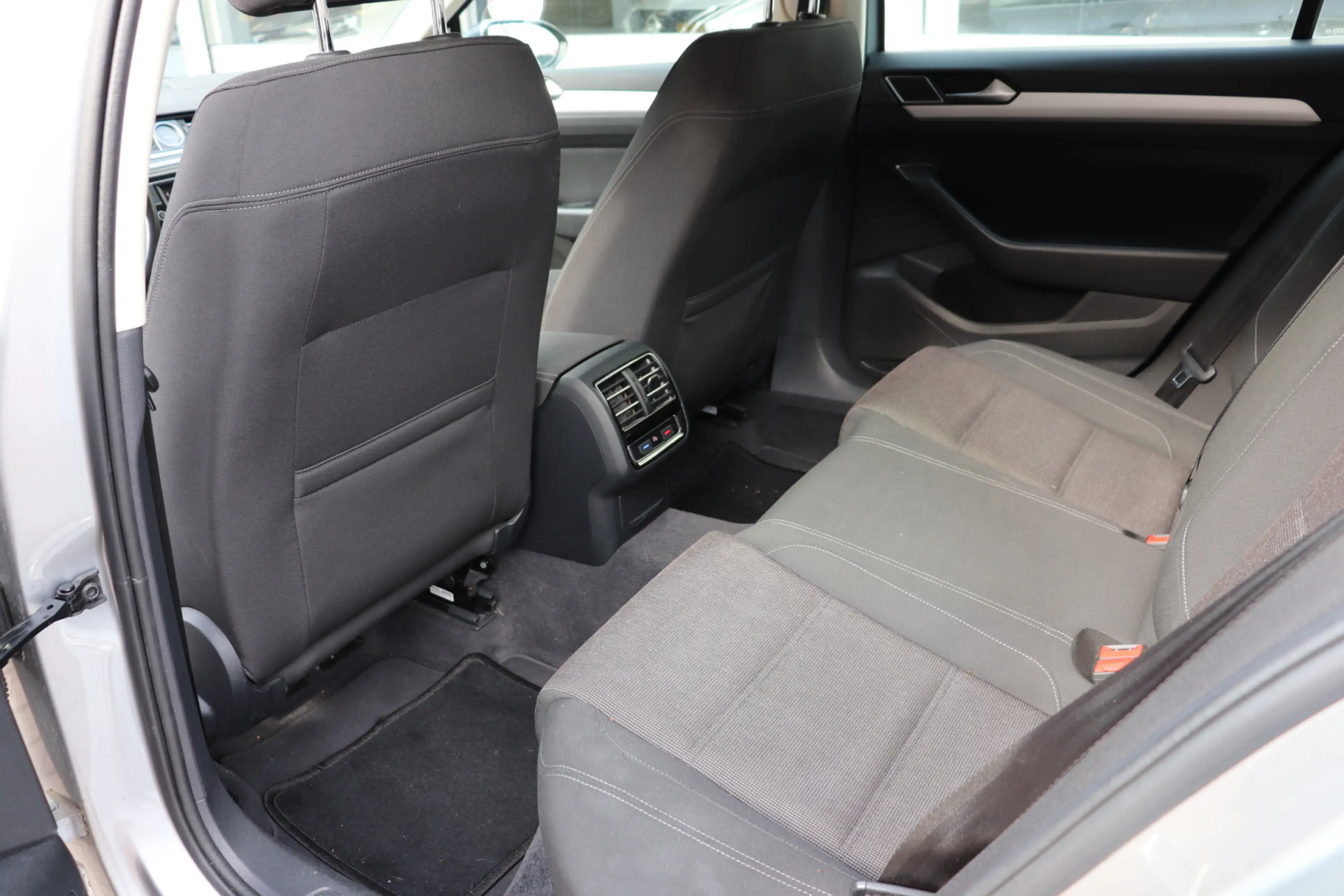 Volkswagen Passat Variant 1.6 TDI Comfortline Automaat. Lage km stand, eerst — photo 12
