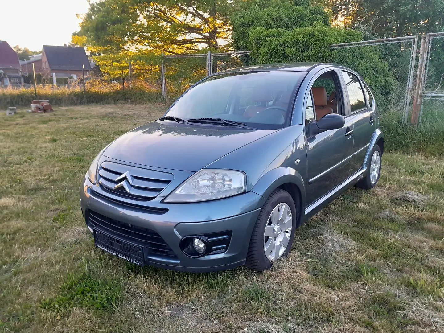 Citroen C3 Exclusive aus 2. Hand mit Lederausstattung + Klima Grau - 1