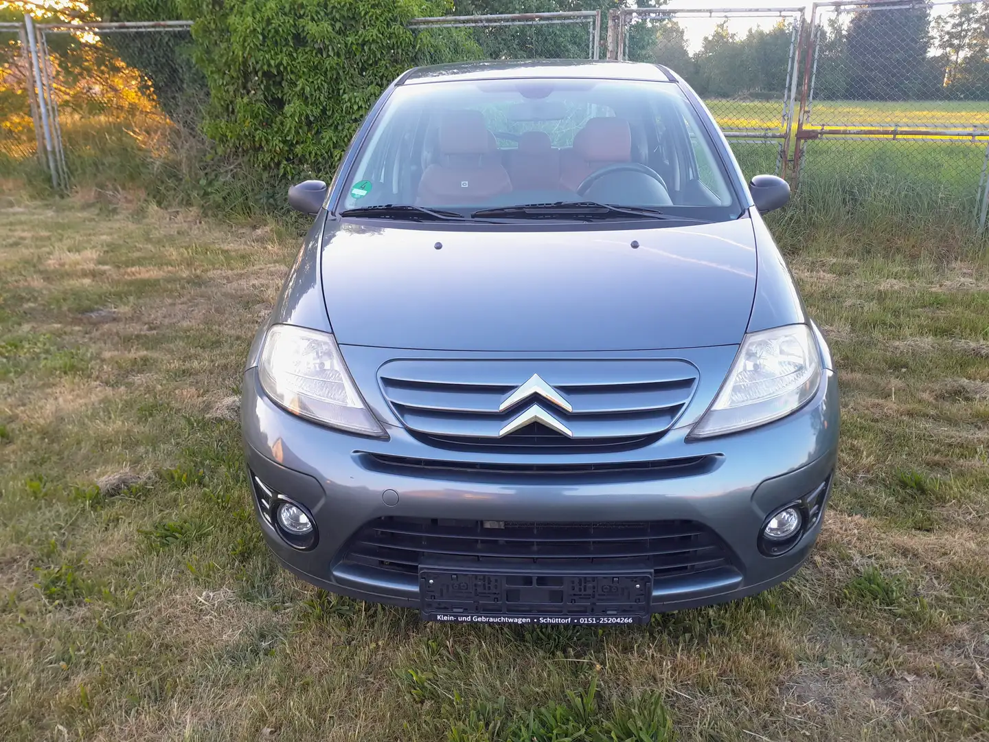 Citroen C3 Exclusive aus 2. Hand mit Lederausstattung + Klima Grau - 2