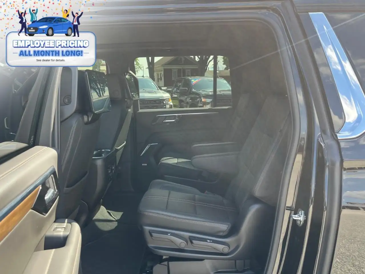 Chevrolet Suburban снимка Chevrolet Suburban