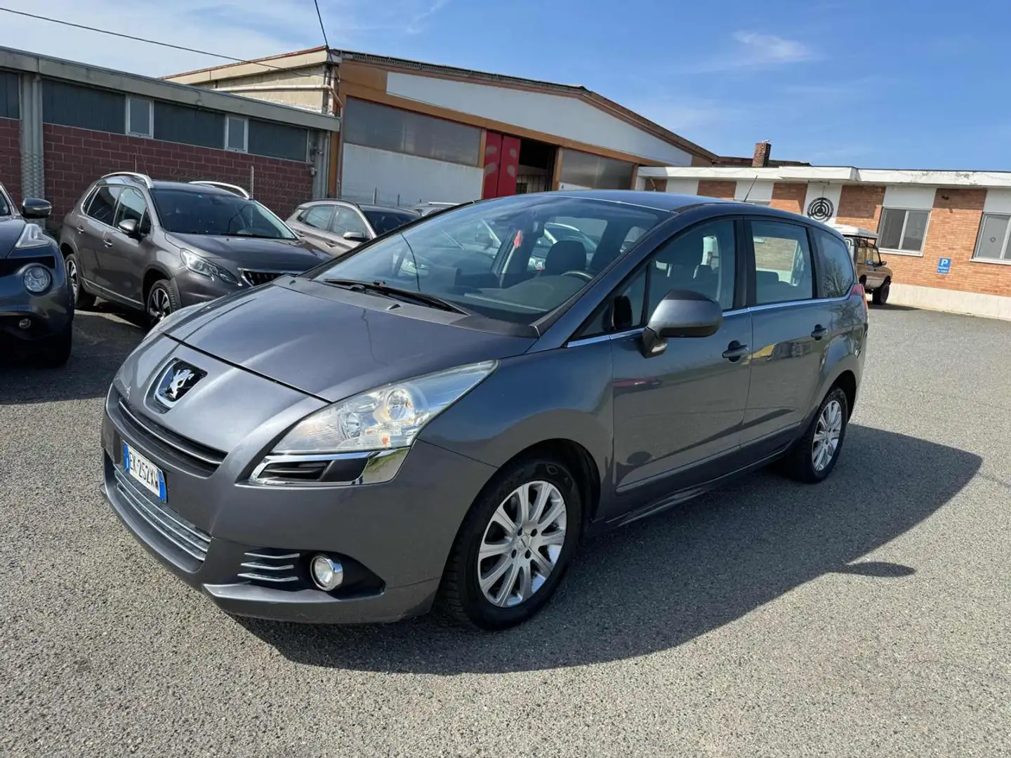 Peugeot 5008 1.6 HDi 112CV Business Gris - 1