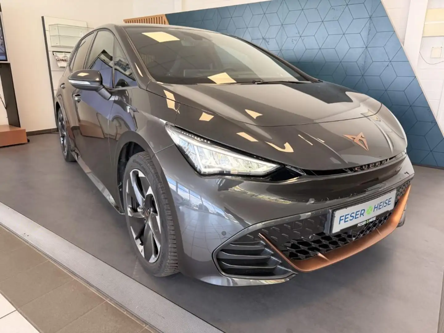 CUPRA Born 170 (58kWh) SHZ*Navi*RearView*ACC*TechPaket* Grijs - 1