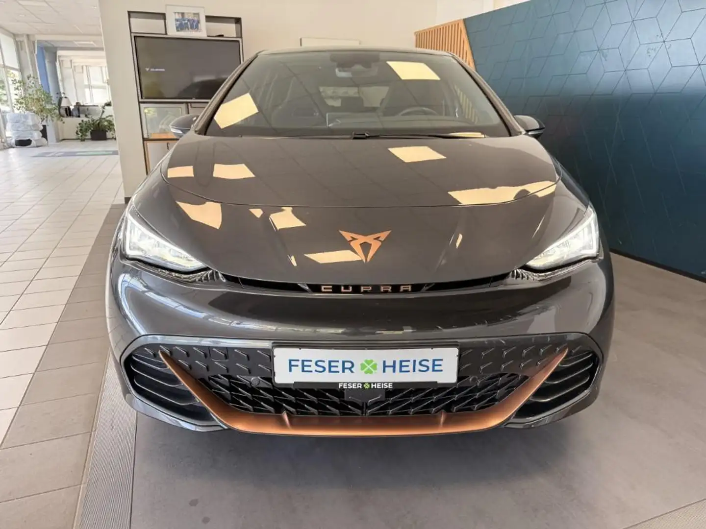 CUPRA Born 170 (58kWh) SHZ*Navi*RearView*ACC*TechPaket* Gris - 2