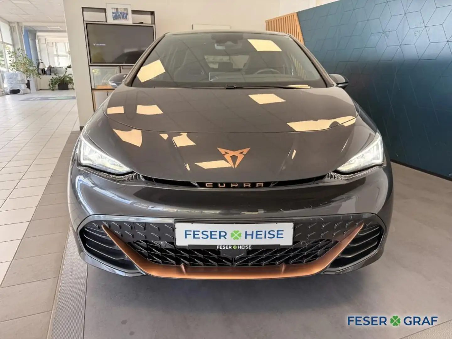 CUPRA Born 170 (58kWh) SHZ*Navi*RearView*ACC*TechPaket* Grijs - 2