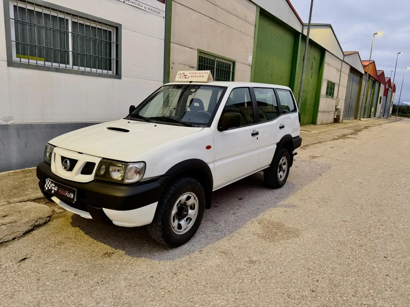 Nissan Terrano 2.7 TDI Sport Weiß - 1