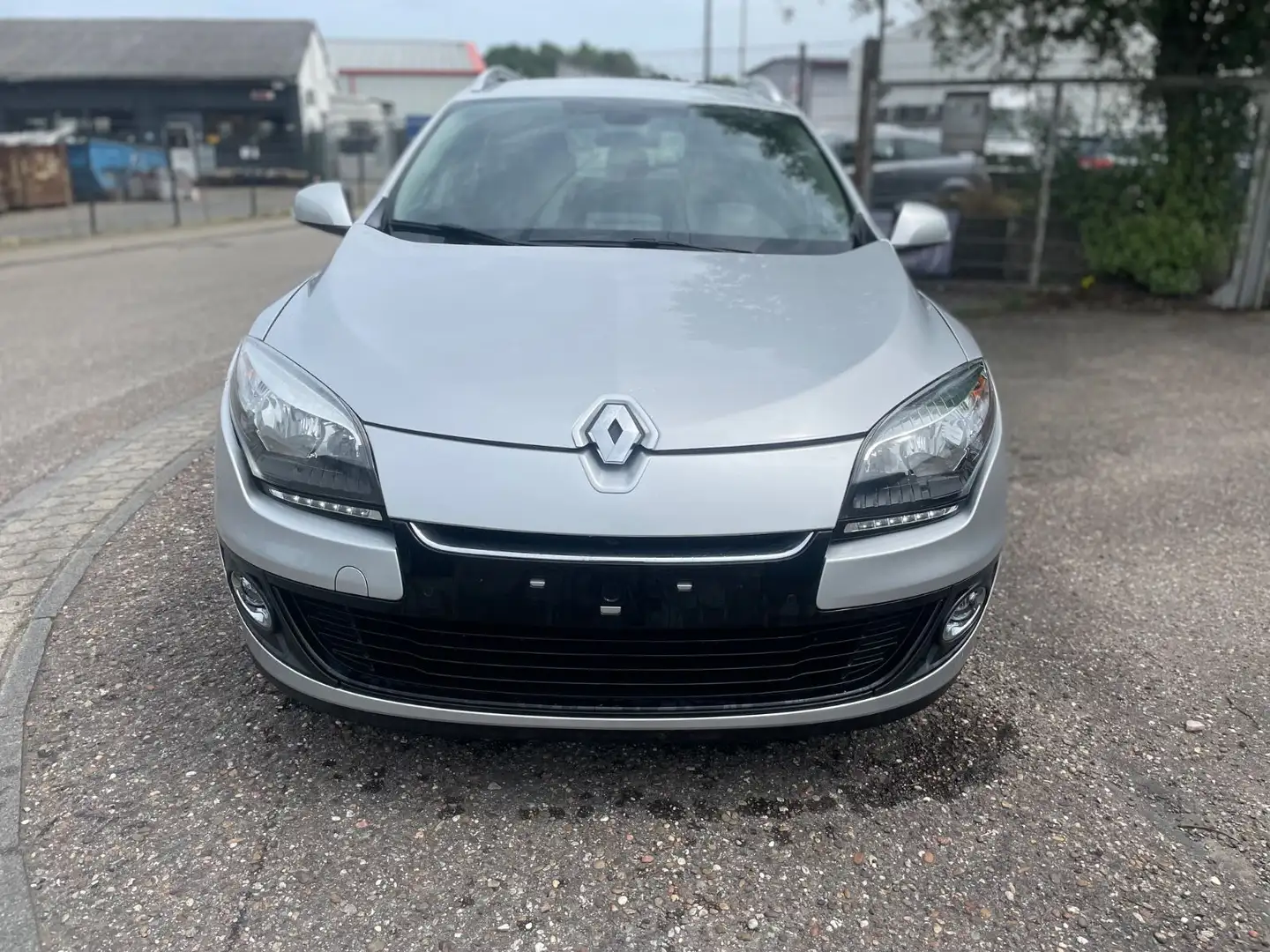 Renault Megane III Grandtour Paris Nur Org 27Tkm 1 Hand Plateado - 2