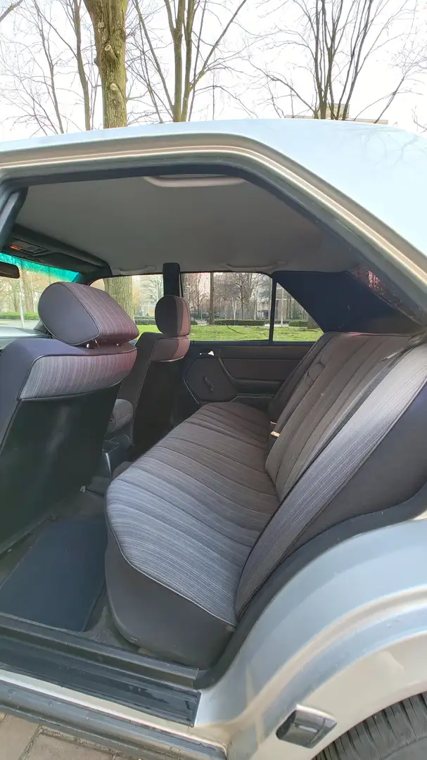 Mercedes-Benz E 230 E 230 Silver - 2