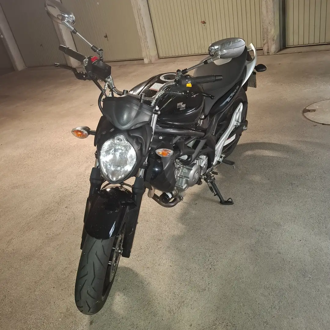 Suzuki Gladius 650 SFV 650 Schwarz - 2