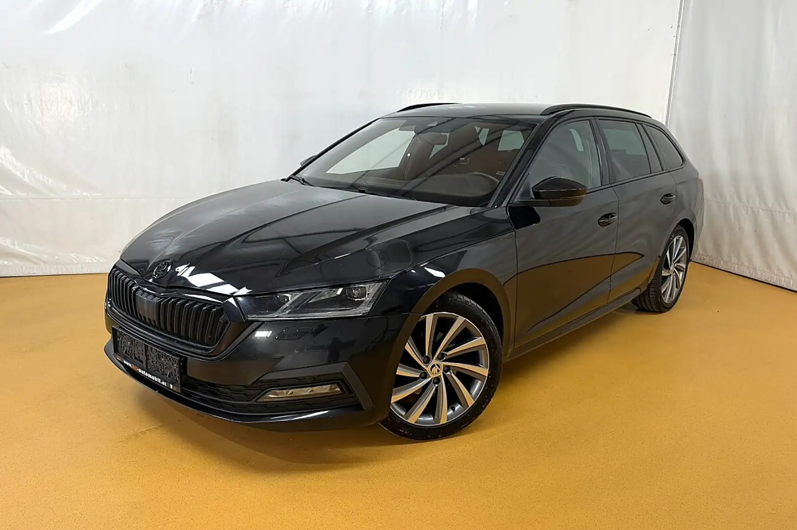Skoda Octavia Combi 2,0 TDI Style DSG Schwarz - 1