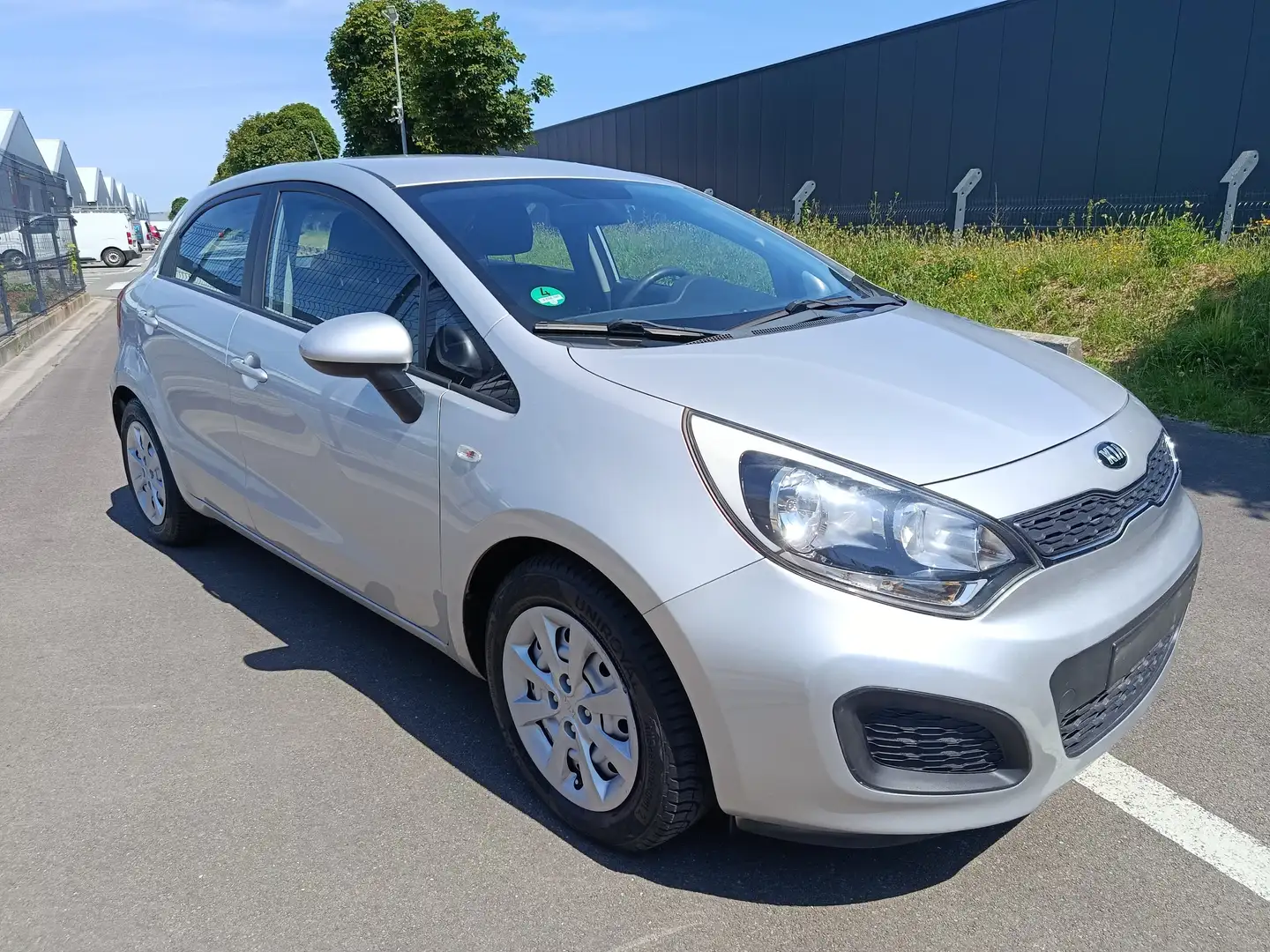 Kia Rio 1.4i Sense Gris - 2