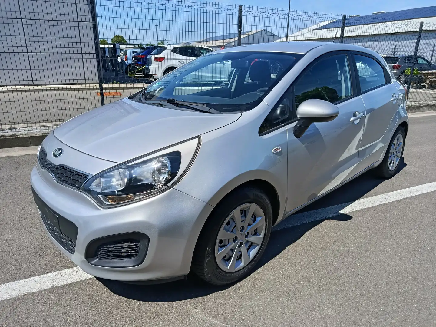 Kia Rio 1.4i Sense Gris - 1