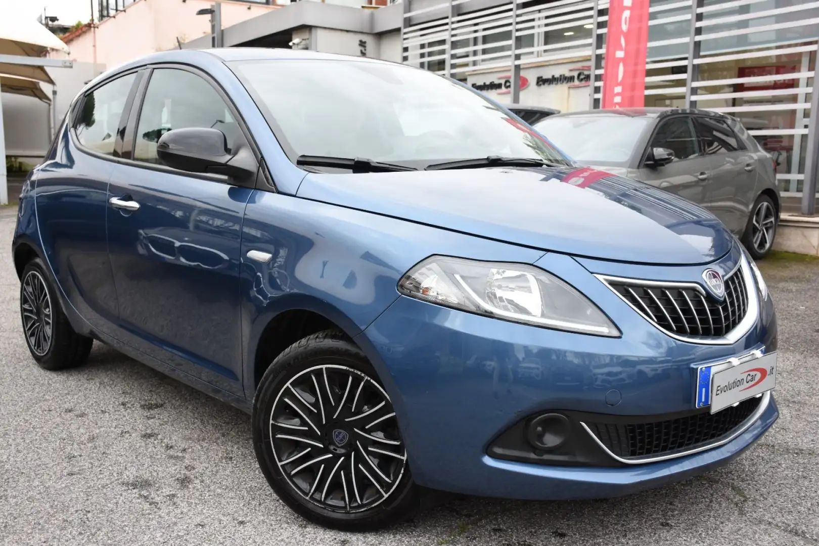 Lancia Ypsilon 1.0 FireFly 5 porte S&S Hybrid Silver **5 POSTI** Blu/Azzurro - 2