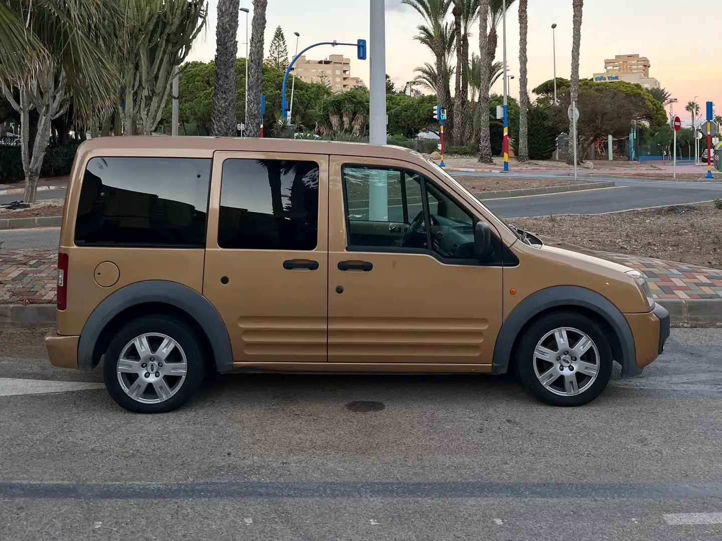 Ford Tourneo Connect Bronz - 2