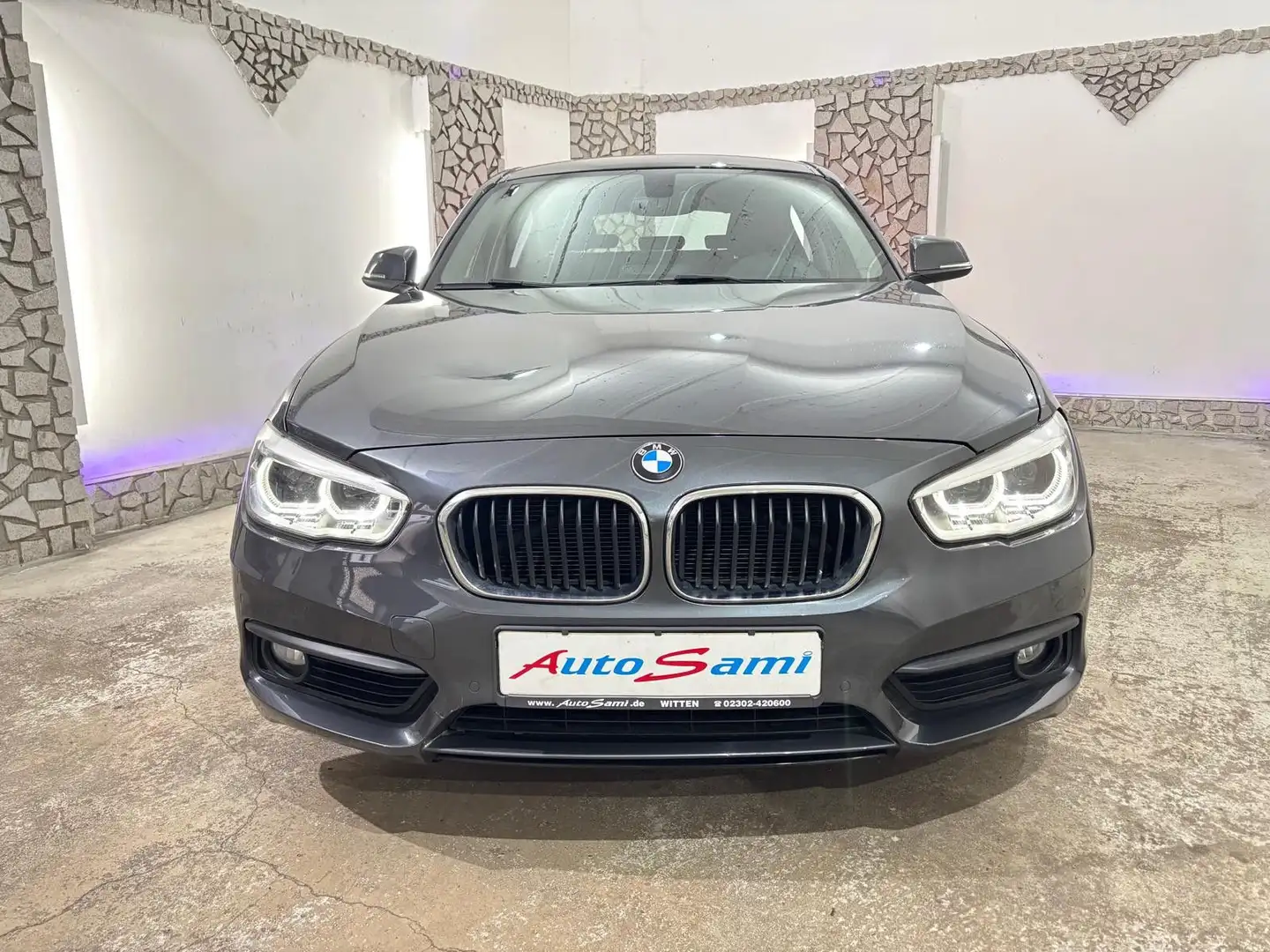 BMW 118 i AUTOMATIK NAVI EINPARKHILFE XENON LED 2HAND Grau - 2