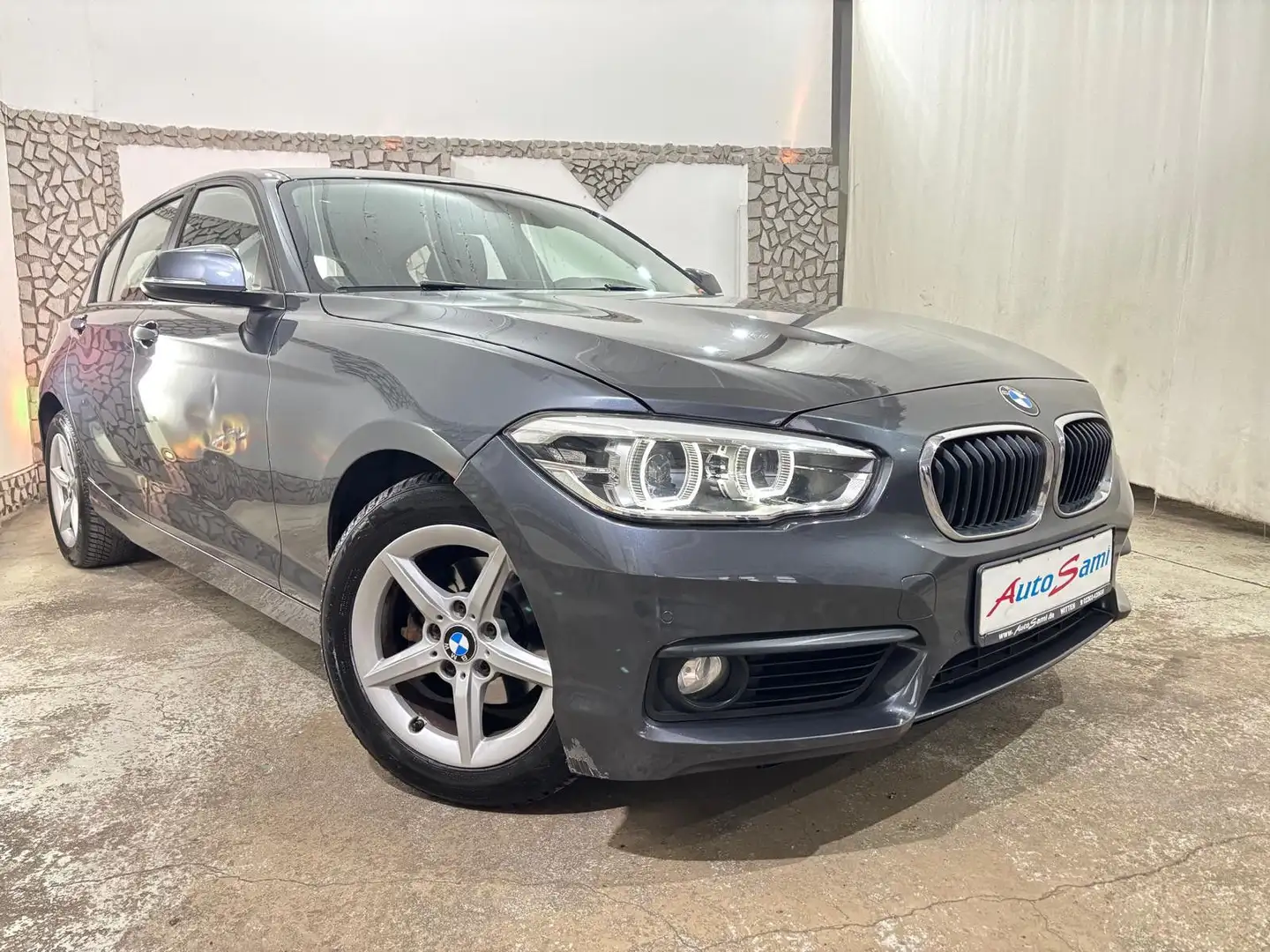 BMW 118 i AUTOMATIK NAVI EINPARKHILFE XENON LED 2HAND Grau - 1
