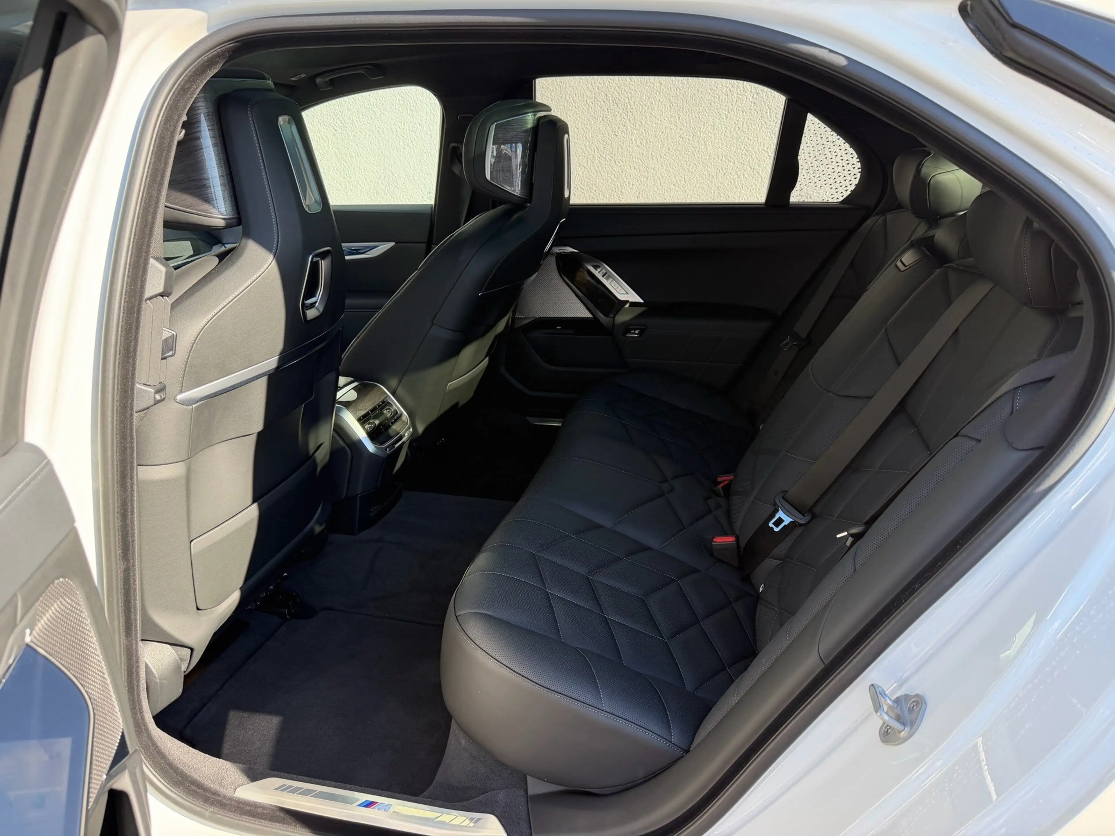 BMW i7 eDrive50 M SPORT+KRISTAL+KAMERA+ACC+ICONIC — photo 12