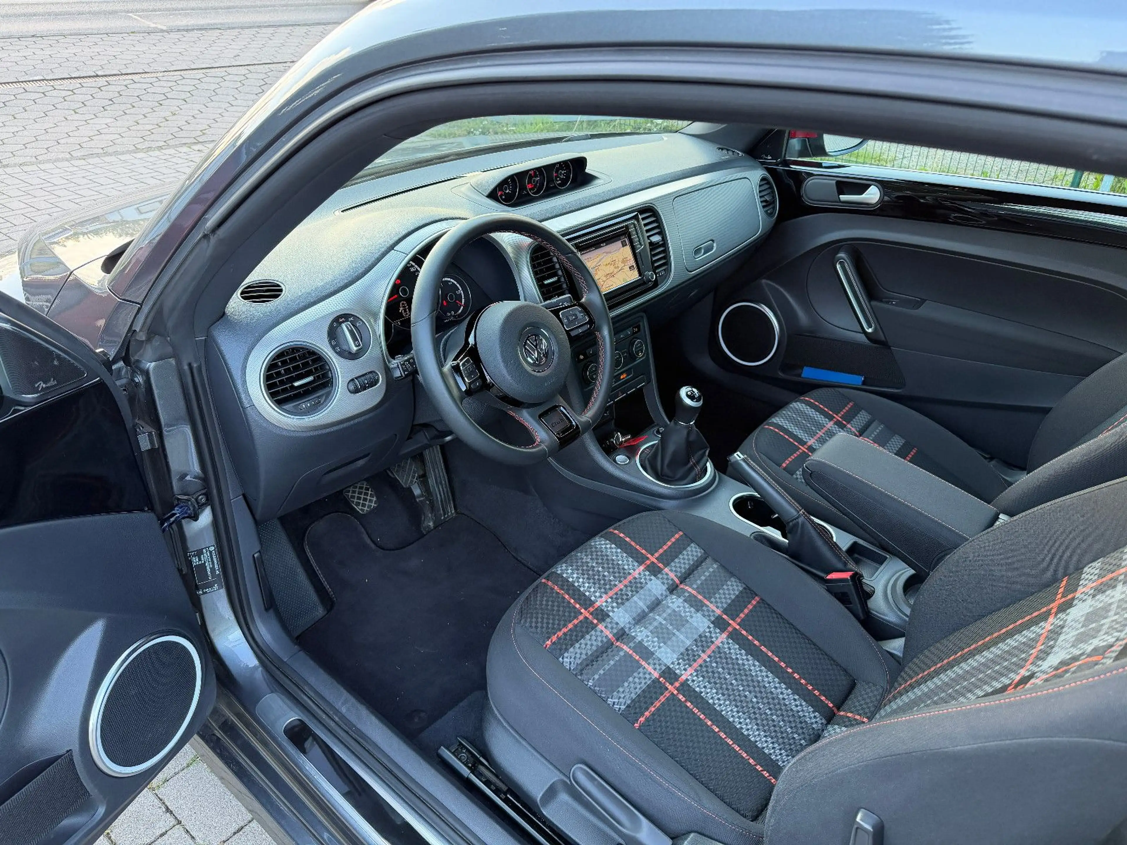 Volkswagen Beetle Lim. Club BMT XENON-150PS-NAVI-KAM-FENDER — photo 11