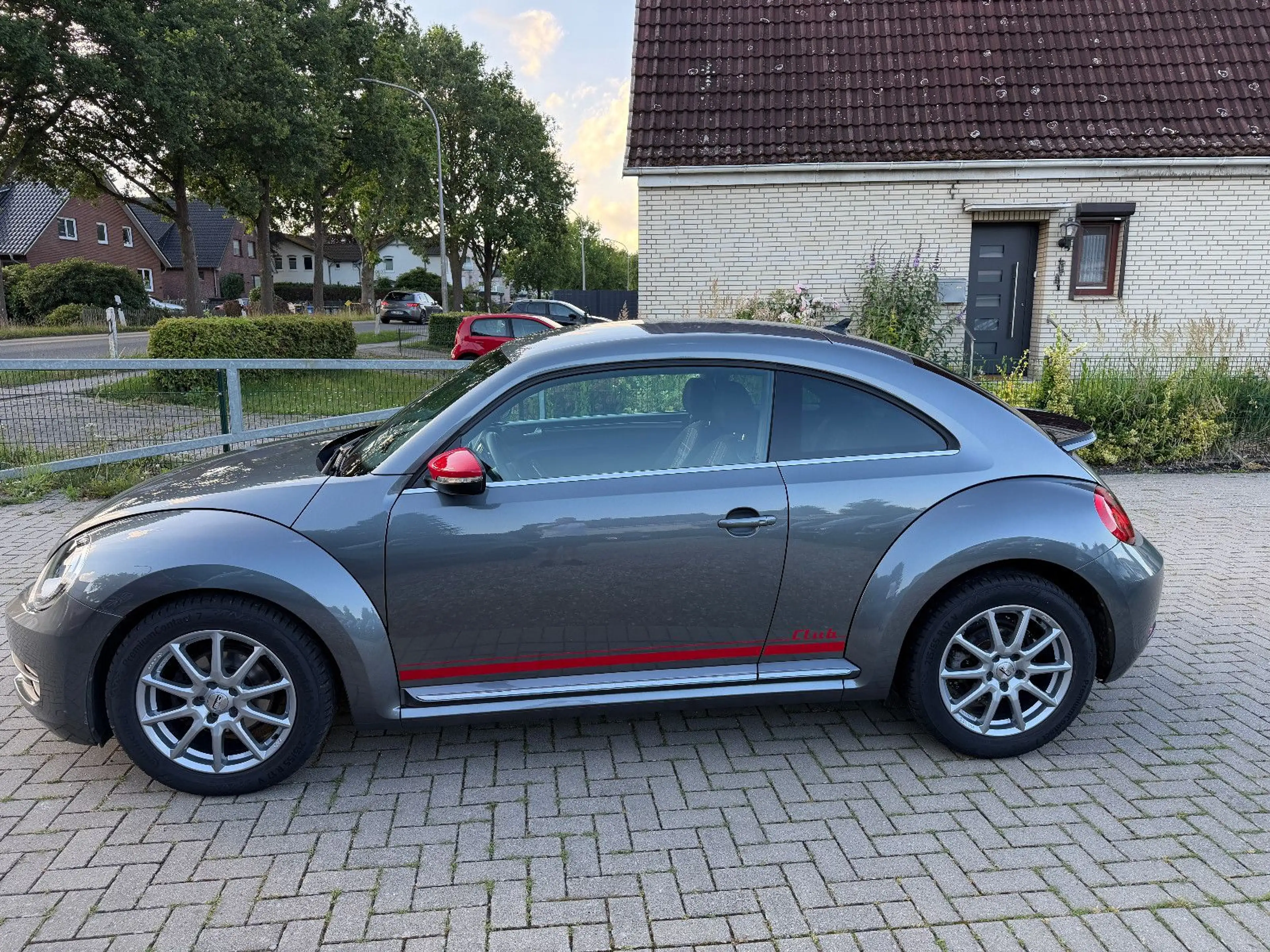 Volkswagen Beetle Lim. Club BMT XENON-150PS-NAVI-KAM-FENDER — photo 4