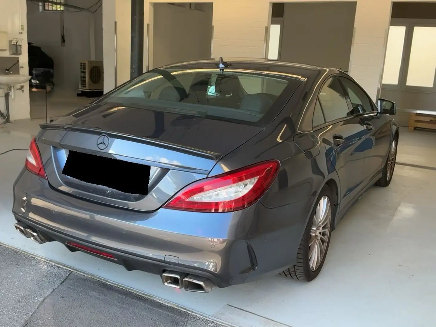 Mercedes-Benz CLS 500 BE 4Matic AMG *TOP Ausstattung* Grau - 2