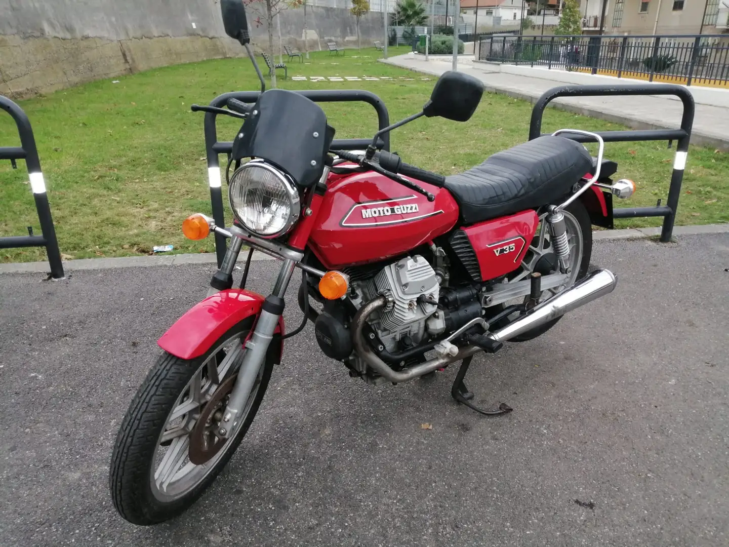 Moto Guzzi V 35 - 2