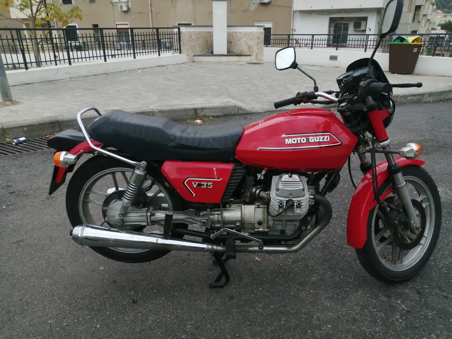Moto Guzzi V 35 - 1