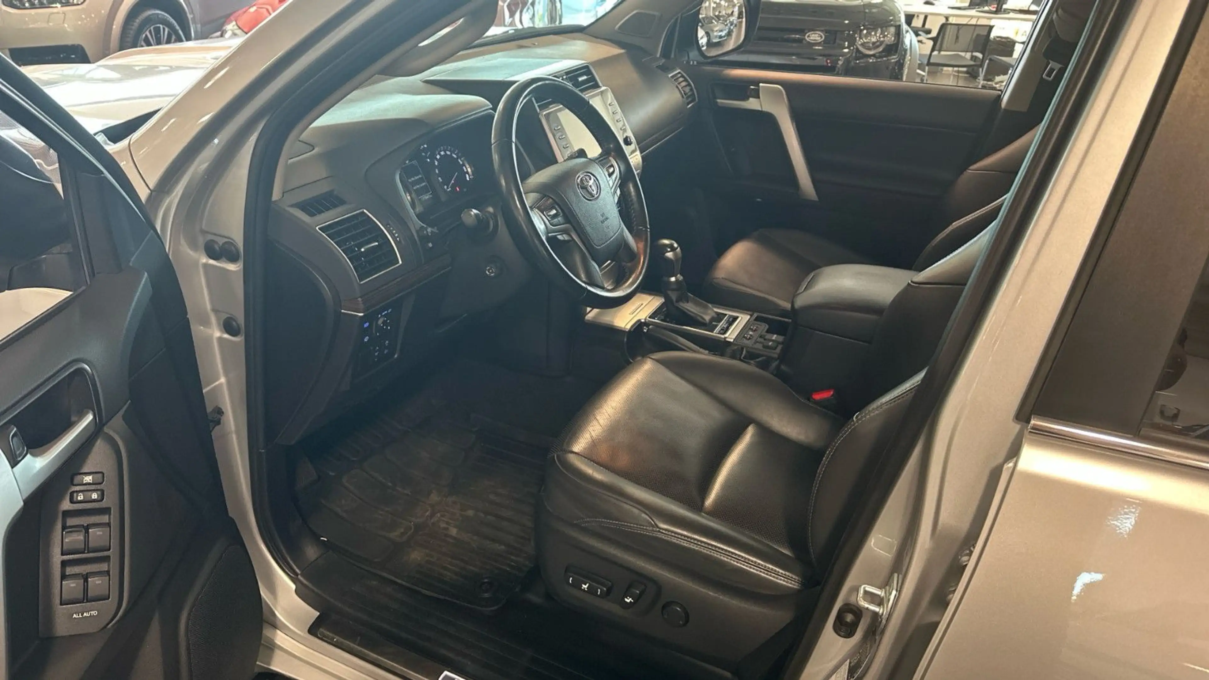 Toyota Land Cruiser 2.8 D-4D Executive Automatik Leder — photo 6