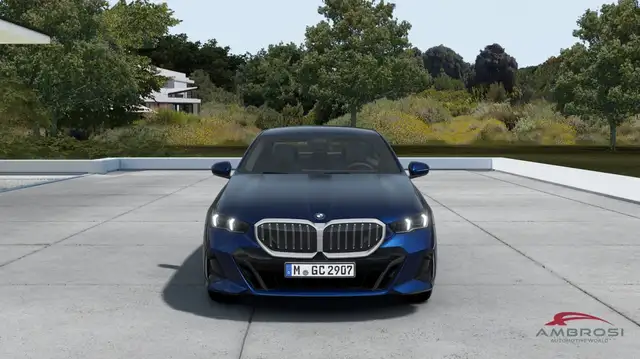 BMW 5 Series view 4