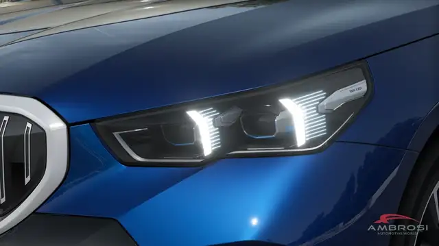 BMW 5 Series view 6