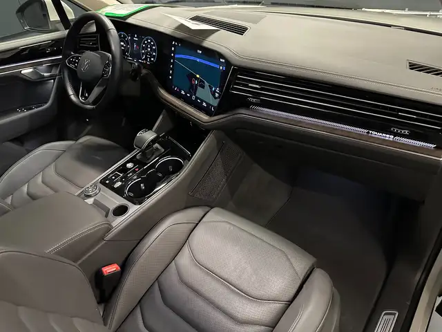 Volkswagen Touareg view 11