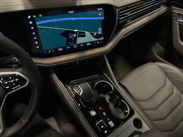 Volkswagen Touareg view 20