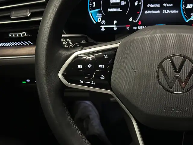 Volkswagen Touareg view 19