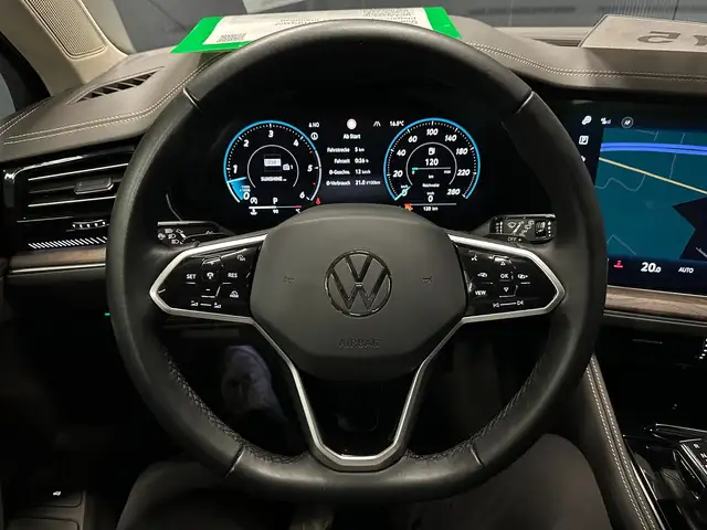 Volkswagen Touareg view 18