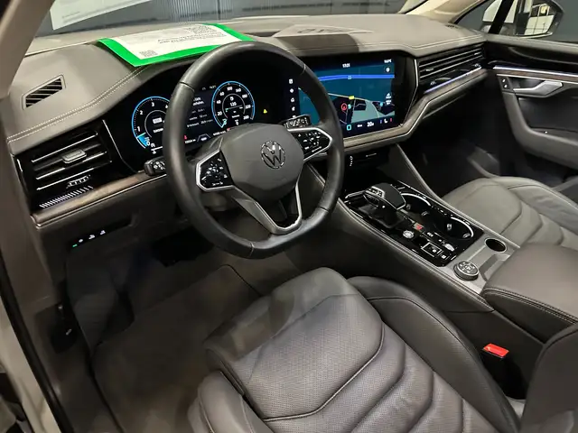 Volkswagen Touareg view 16