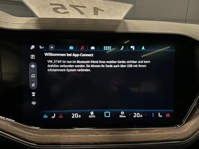 Volkswagen Touareg view 23