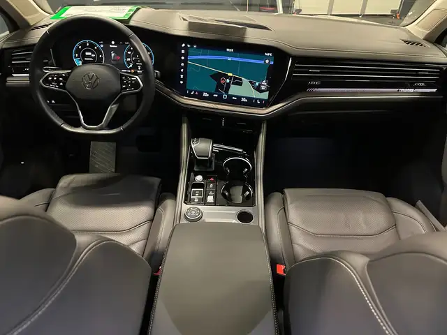 Volkswagen Touareg view 12