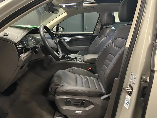 Volkswagen Touareg view 15
