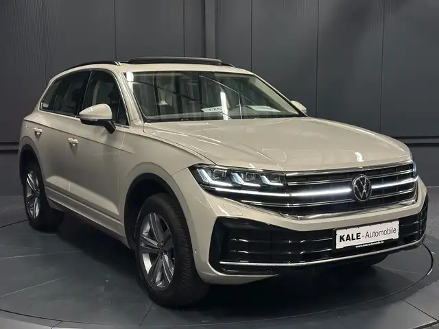 Volkswagen Touareg view 7