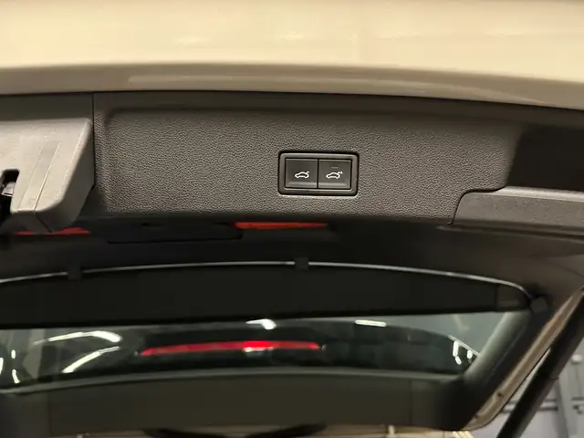 Volkswagen Touareg view 29