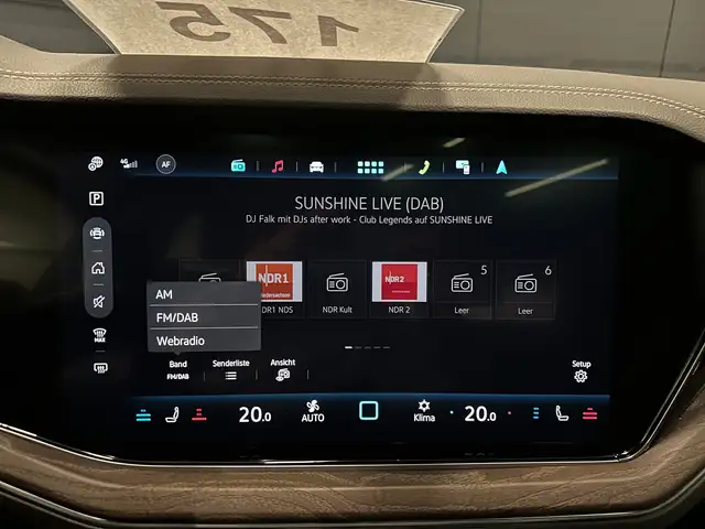 Volkswagen Touareg view 25
