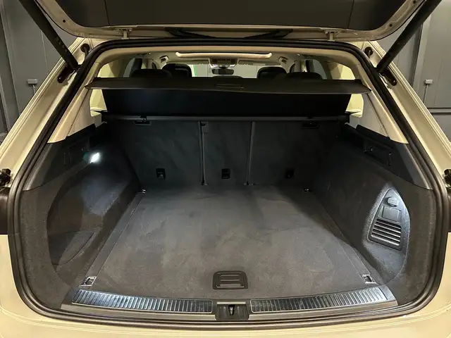 Volkswagen Touareg view 28