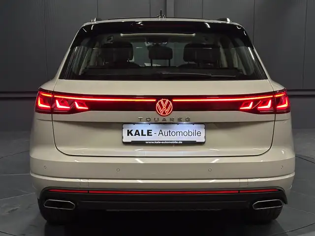 Volkswagen Touareg view 4