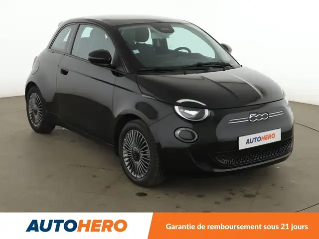 Fiat 500E view 8