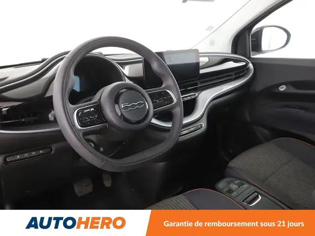 Fiat 500E view 11