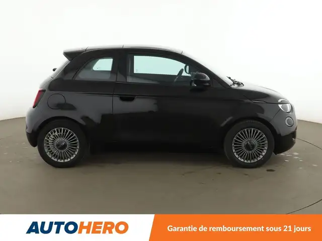 Fiat 500E view 7