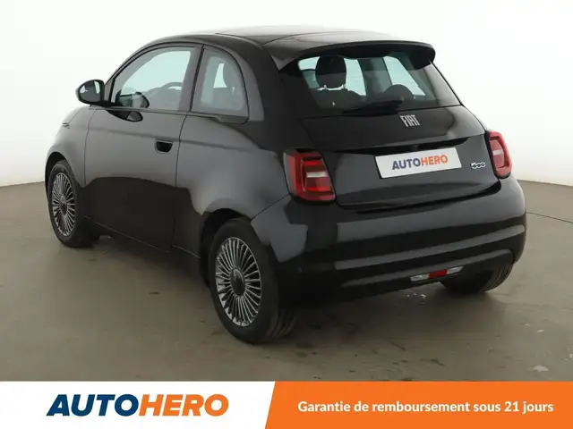 Fiat 500E view 4