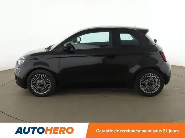 Fiat 500E view 3