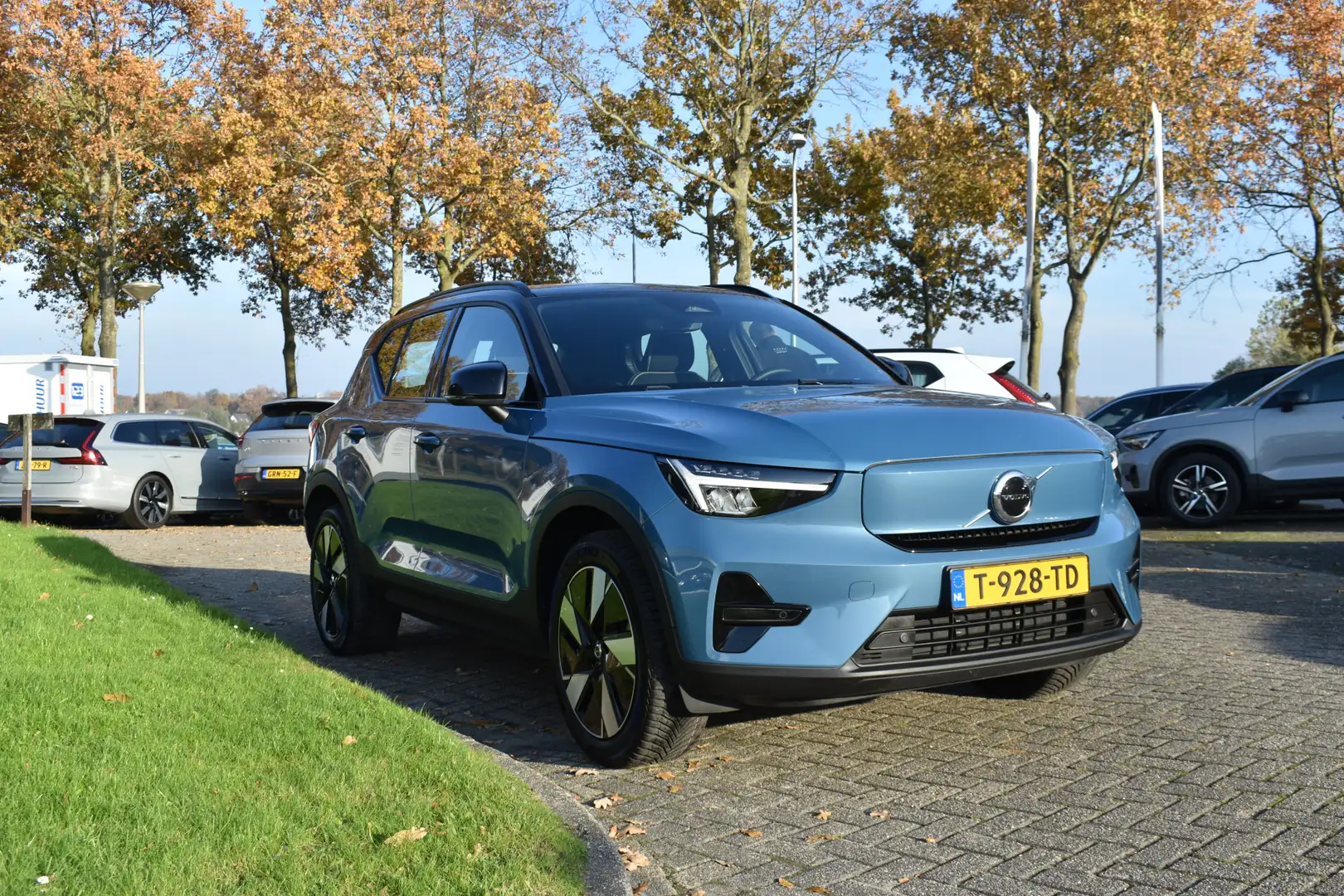 Volvo XC40 Extended Range 252PK Plus 82 kWh | ACC | Camera | Bleu - 2