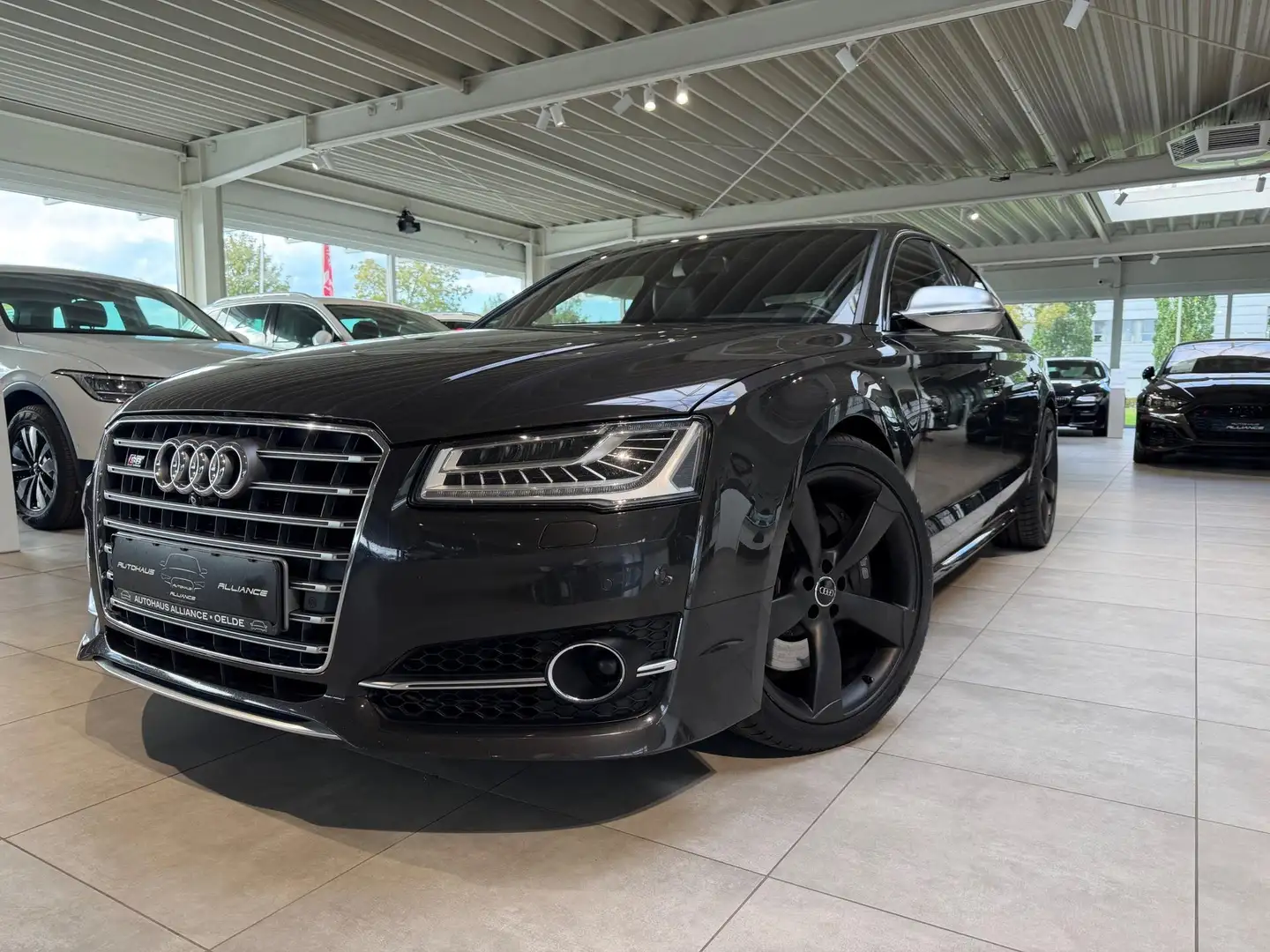 Audi S8 4.0 TFSI quattro 382 kW (519 PS), Autom. 8-Gang Grau - 1